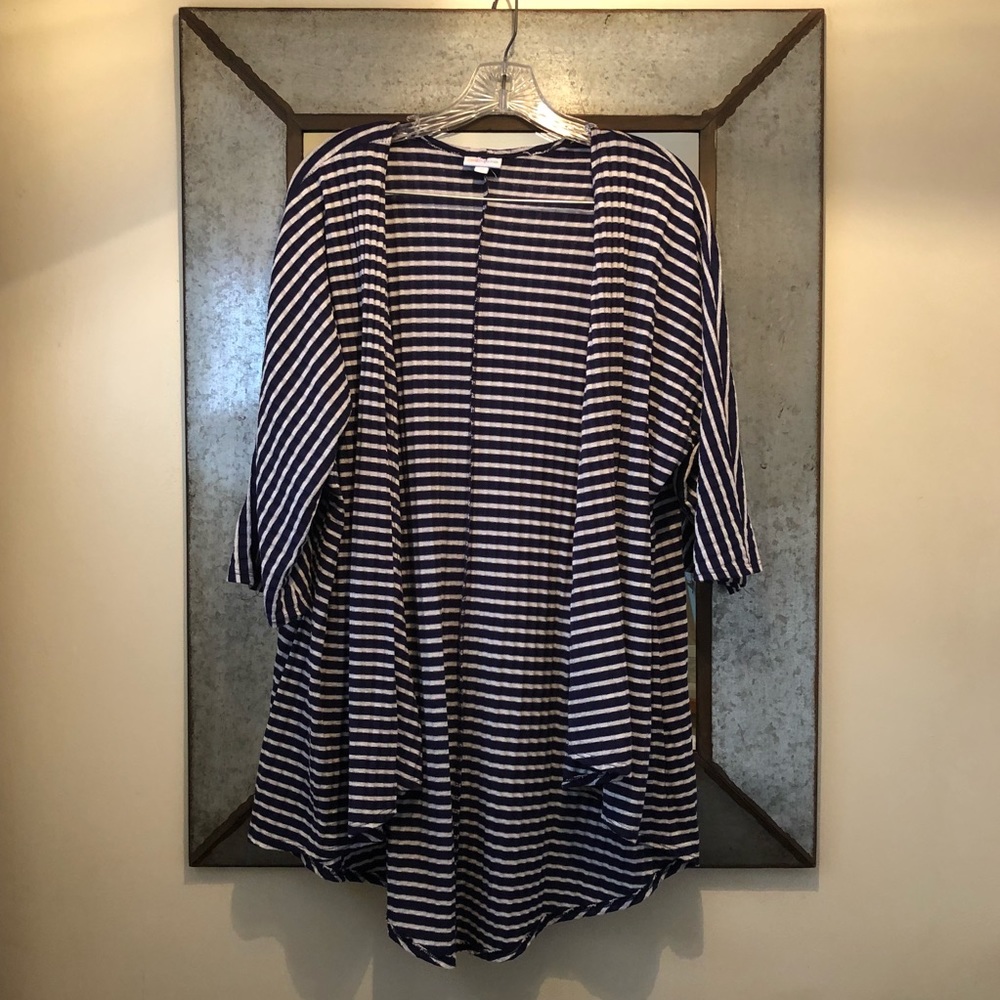 Lularoe “Lindsay” kimono